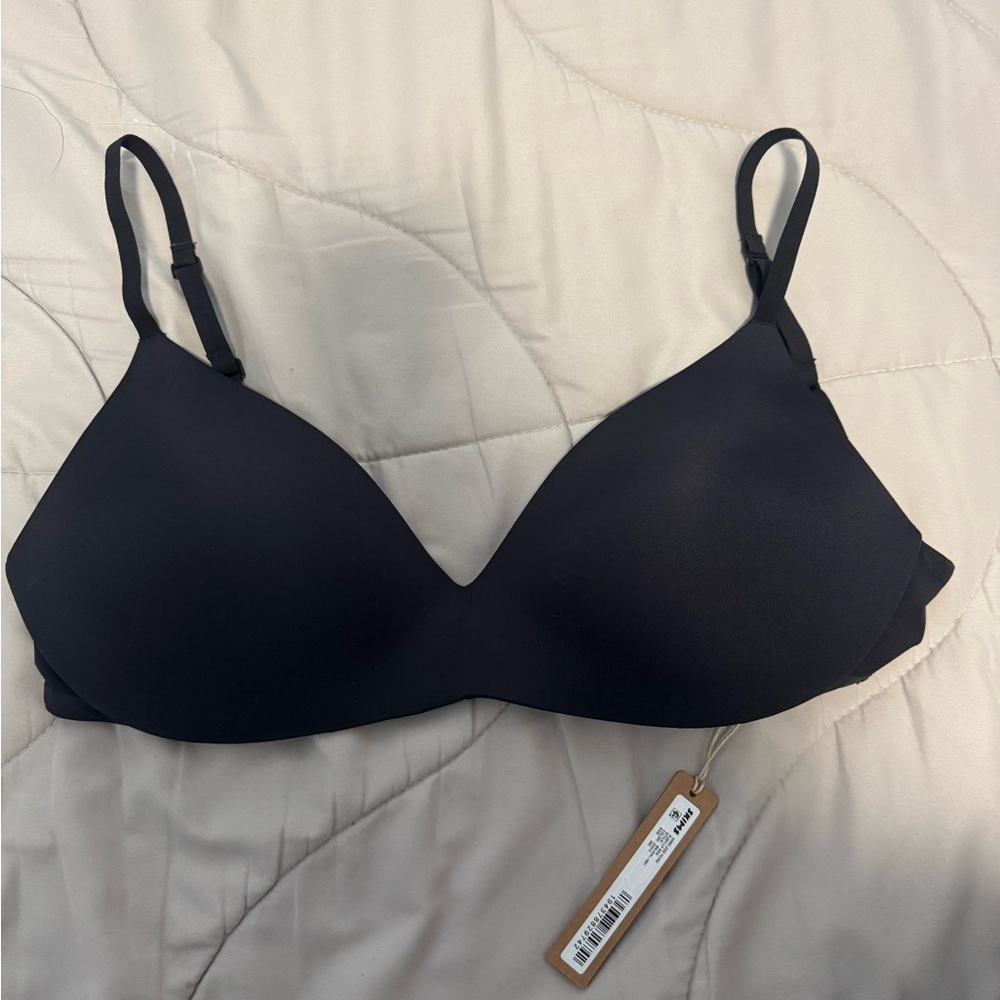 NWT Skims wireless form push up bra 36c